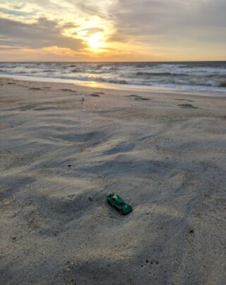 Found a sweet, abandoned ride on the beach.

#sunrise #beach #ncbeaches #nc #northcarolina #pixel7 #teampixel